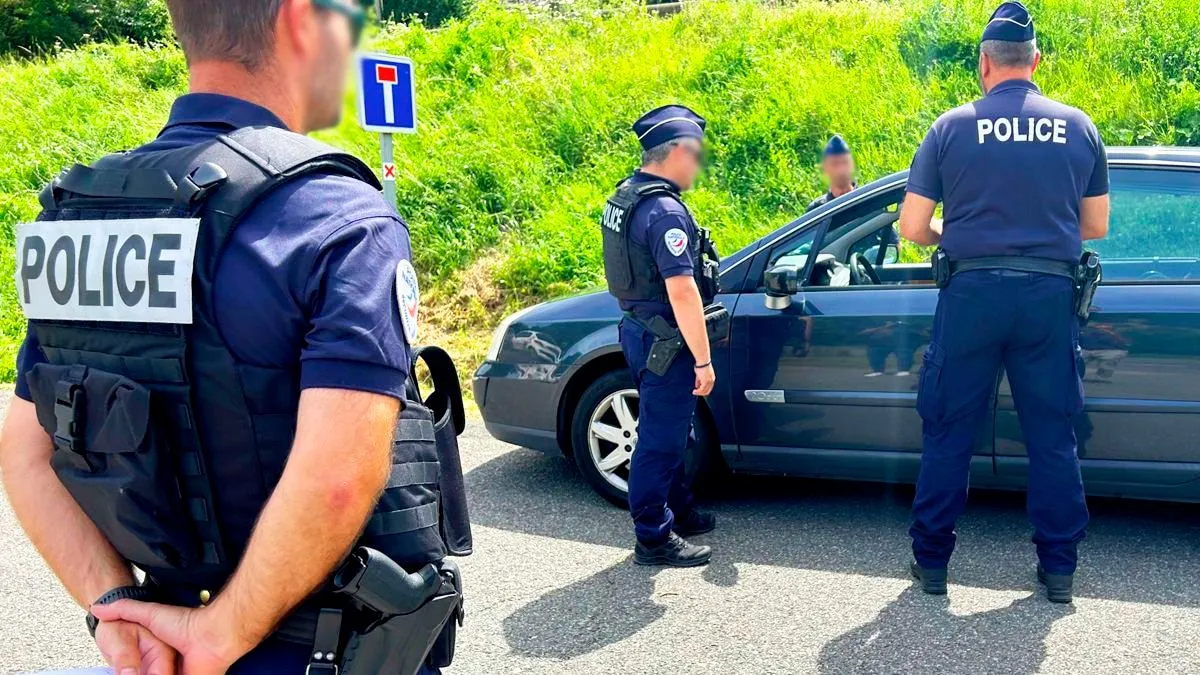 La práctica ilegal de lavar coches en espacios públicos: ¿un riesgo ambiental y económico?